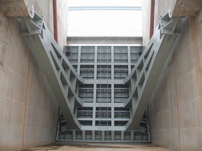 ����բ���ֳ�